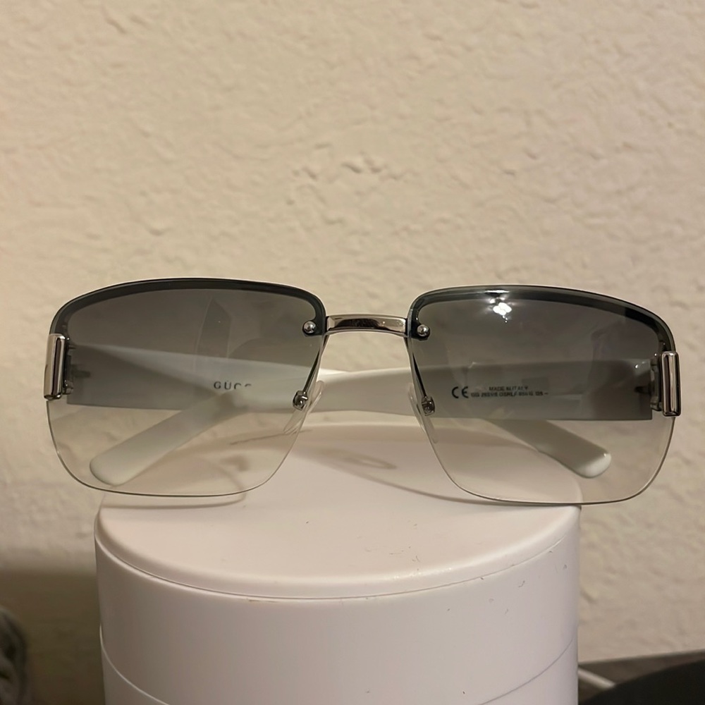 Gucci// 2851/S Sunglasses in Palladium White